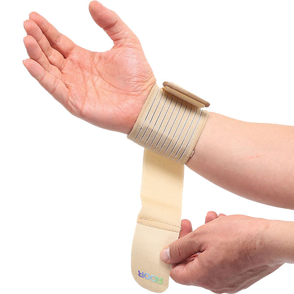 Adjustable elastic wrist strap